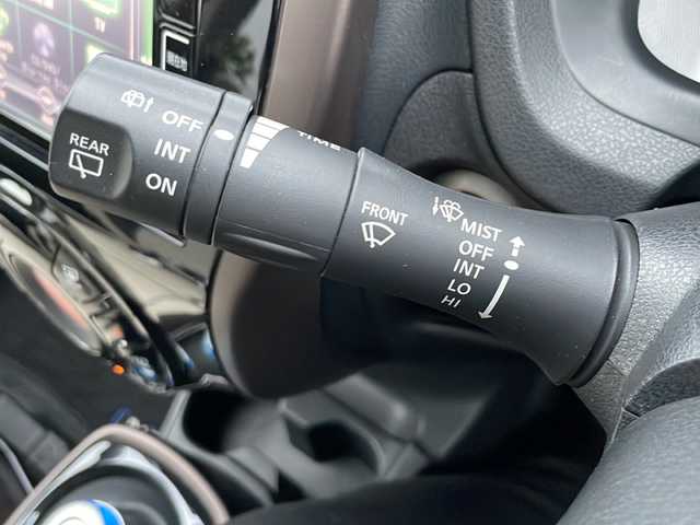日産 ノート e－パワー メダリスト 兵庫県 2016(平28)年 4.9万km プレミアムコロナオレンジ 保証書・取説・有/純正SDナビ・フルセグ・FM・AM・BT・CD・DVD/ETC/前方ドライブレコーダー/衝突被害軽減ブレーキ/バックカメラ/全周囲カメラ/車線逸脱防止支援システム/アイドリングストップ/アームレスト/プッシュスタート/スマートキー×2/純正フロアマット/純正フルエアロ