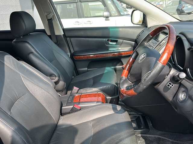 トヨタ ハリアー 240G プレミアム Lパッケージ 千葉県 2012(平24)年 12.5万km ブラック １オーナー　サンルーフ　黒革　パワーシート　シートヒーター　ＥＴＣ　ウッド調コンビハンドル　ウッド調コンビシフト　１８インチＡＷ　リアスポイラー　ＨＩＤ　オートライト　キーレス