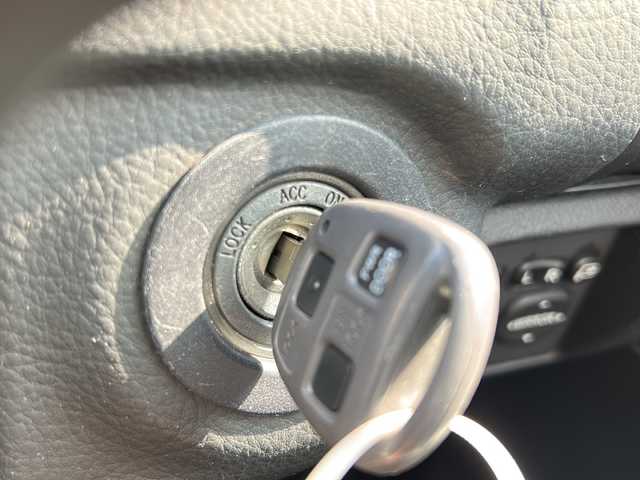 トヨタ ハリアー 240G プレミアム Lパッケージ 千葉県 2012(平24)年 12.5万km ブラック １オーナー　サンルーフ　黒革　パワーシート　シートヒーター　ＥＴＣ　ウッド調コンビハンドル　ウッド調コンビシフト　１８インチＡＷ　リアスポイラー　ＨＩＤ　オートライト　キーレス