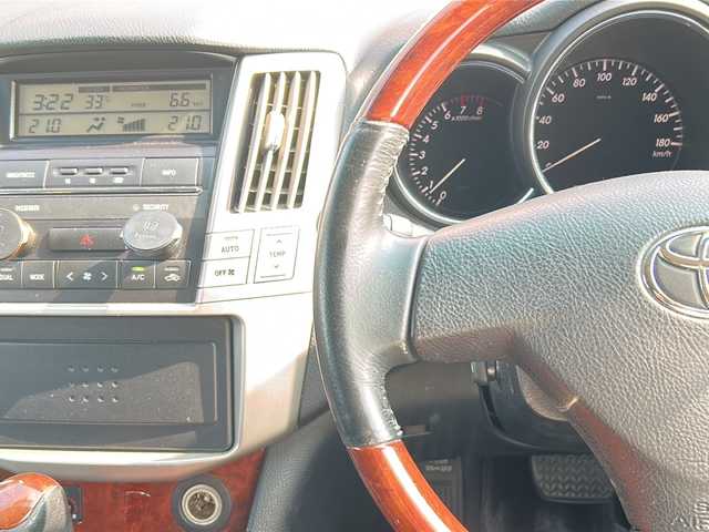 トヨタ ハリアー 240G プレミアム Lパッケージ 千葉県 2012(平24)年 12.5万km ブラック １オーナー　サンルーフ　黒革　パワーシート　シートヒーター　ＥＴＣ　ウッド調コンビハンドル　ウッド調コンビシフト　１８インチＡＷ　リアスポイラー　ＨＩＤ　オートライト　キーレス