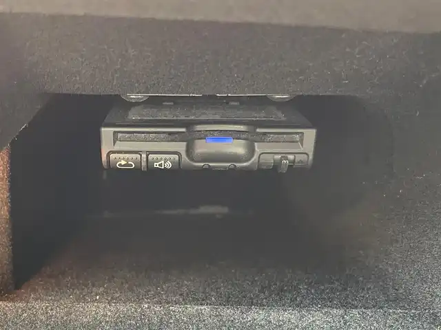 クライスラー ３００Ｃ ラグジュアリー 愛知県 2015(平27)年 6.6万km ストーンホワイト /禁煙車//harman/kardonサウンド//前方ドライブレコーダー//バックカメラ//純正メーカーオプションUconnectナビ//DVD/BT/USB/SD/AUX/CD//ETC//ブラインドスポットモニター//前方衝突警告//エレクトロニック・ビークル・インフォメーション・センタディスプレイ//レーダークルーズコントロール//パークアシスト//コーナーセンサー//横滑り防止装置//パドルシフト//純正20インチアルミホイール//純正フロアマット//純正オートHIDヘッドライト//前後フォグランプ//電動格納ウィンカーミラー//オートダウンミラー//電動トランクリッド//自動防眩ミラー//ドアミラーヒーター//レザーシート//パワーシート(D/N)//シートメモリー(D)//シートヒーター(ALL)//エアシート(D/N)//ステアリングヒーター//ステアリングヒーター//ステアリングスイッチ//イモビライザー//アナログ時計//スペアタイヤ//ISOFIX//照明付バニティミラー//ヘッドライトレベライザー//スマートキー//スペアキー×1//保証書/取扱説明書/ナビ説明書//ディーラー記録簿(R6)