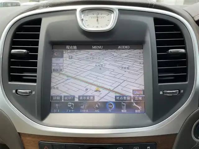 クライスラー ３００Ｃ ラグジュアリー 愛知県 2015(平27)年 6.6万km ストーンホワイト /禁煙車//harman/kardonサウンド//前方ドライブレコーダー//バックカメラ//純正メーカーオプションUconnectナビ//DVD/BT/USB/SD/AUX/CD//ETC//ブラインドスポットモニター//前方衝突警告//エレクトロニック・ビークル・インフォメーション・センタディスプレイ//レーダークルーズコントロール//パークアシスト//コーナーセンサー//横滑り防止装置//パドルシフト//純正20インチアルミホイール//純正フロアマット//純正オートHIDヘッドライト//前後フォグランプ//電動格納ウィンカーミラー//オートダウンミラー//電動トランクリッド//自動防眩ミラー//ドアミラーヒーター//レザーシート//パワーシート(D/N)//シートメモリー(D)//シートヒーター(ALL)//エアシート(D/N)//ステアリングヒーター//ステアリングヒーター//ステアリングスイッチ//イモビライザー//アナログ時計//スペアタイヤ//ISOFIX//照明付バニティミラー//ヘッドライトレベライザー//スマートキー//スペアキー×1//保証書/取扱説明書/ナビ説明書//ディーラー記録簿(R6)