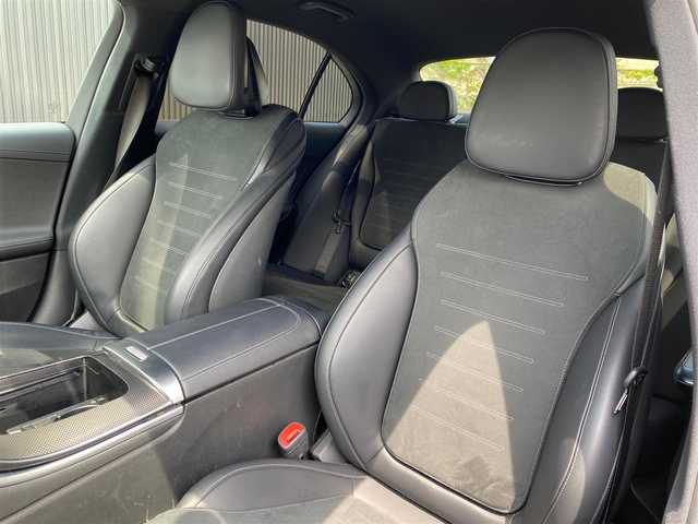 メルセデス・ベンツ Ｍ・ベンツ Ｃ２２０ｄ アバンギャルド　AMGライン 福岡県 2022(令4)年 3.7万km オブシディアンブラック ワンオーナー/レーダーセーフティパッケージ/アダプティブクルーズコントロール/ハーフレザーシート/前席シートヒーター/ヘッドアップディスプレイ/純正ナビ/Applecarplay/全方位カメラ/バックカメラ/Bluetooth/フルセグTV/アンビエントライト　/デジタルライト/純正前後ドライブレコーダー/純正18インチアルミホイール/ETC2.0/取扱説明書/保証書/スペアキー×1