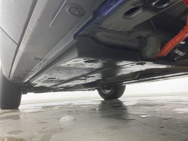 トヨタ ヤリスクロス ハイブリッド Z 道央・札幌 2021(令3)年 3万km ダークブルーマイカM ・4WD/・寒冷地仕様/・純正ディスプレイオーディオBT・AppleCarPlay・AndoroidAuto/・バックカメラ/・レーダークルーズコントロール/・衝突軽減システム/・レーンキープアシスト/・ブラインドスポットモニター/・ダウンヒルアシストコントロール/・オートハイビーム/・AC100V電源/・ビルトインETC/・LEDヘッドライト/・ステアリングヒーター/・前席シートヒーター/・運転席パワーシート/・ハーフレザーシート/・アイドリングストップ/・純正フロアマット/・取扱説明書/・保証書/・スマートキー/・スペアキー