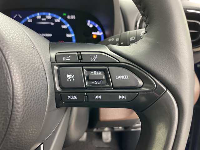 トヨタ ヤリスクロス ハイブリッド Z 道央・札幌 2021(令3)年 3万km ダークブルーマイカM ・4WD/・寒冷地仕様/・純正ディスプレイオーディオBT・AppleCarPlay・AndoroidAuto/・バックカメラ/・レーダークルーズコントロール/・衝突軽減システム/・レーンキープアシスト/・ブラインドスポットモニター/・ダウンヒルアシストコントロール/・オートハイビーム/・AC100V電源/・ビルトインETC/・LEDヘッドライト/・ステアリングヒーター/・前席シートヒーター/・運転席パワーシート/・ハーフレザーシート/・アイドリングストップ/・純正フロアマット/・取扱説明書/・保証書/・スマートキー/・スペアキー