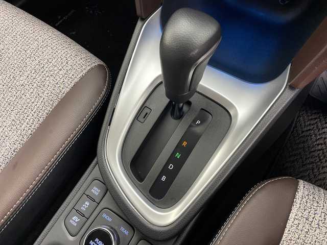 トヨタ ヤリスクロス ハイブリッド Z 道央・札幌 2021(令3)年 3万km ダークブルーマイカM ・4WD/・寒冷地仕様/・純正ディスプレイオーディオBT・AppleCarPlay・AndoroidAuto/・バックカメラ/・レーダークルーズコントロール/・衝突軽減システム/・レーンキープアシスト/・ブラインドスポットモニター/・ダウンヒルアシストコントロール/・オートハイビーム/・AC100V電源/・ビルトインETC/・LEDヘッドライト/・ステアリングヒーター/・前席シートヒーター/・運転席パワーシート/・ハーフレザーシート/・アイドリングストップ/・純正フロアマット/・取扱説明書/・保証書/・スマートキー/・スペアキー