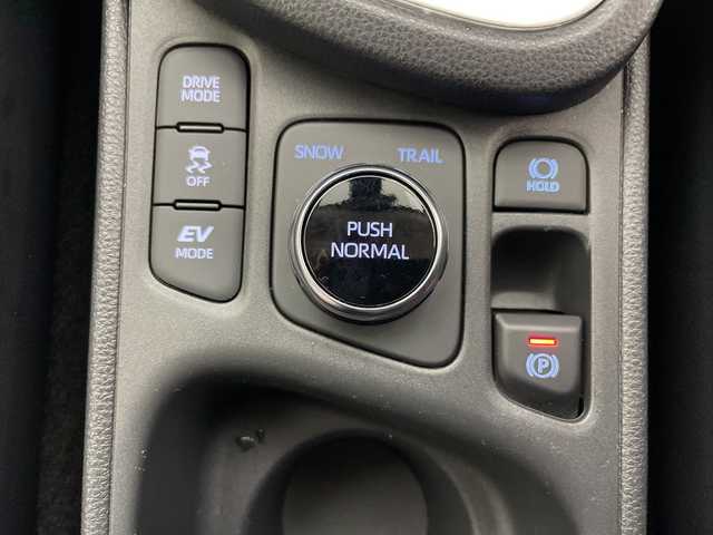 トヨタ ヤリスクロス ハイブリッド Z 道央・札幌 2021(令3)年 3万km ダークブルーマイカM ・4WD/・寒冷地仕様/・純正ディスプレイオーディオBT・AppleCarPlay・AndoroidAuto/・バックカメラ/・レーダークルーズコントロール/・衝突軽減システム/・レーンキープアシスト/・ブラインドスポットモニター/・ダウンヒルアシストコントロール/・オートハイビーム/・AC100V電源/・ビルトインETC/・LEDヘッドライト/・ステアリングヒーター/・前席シートヒーター/・運転席パワーシート/・ハーフレザーシート/・アイドリングストップ/・純正フロアマット/・取扱説明書/・保証書/・スマートキー/・スペアキー