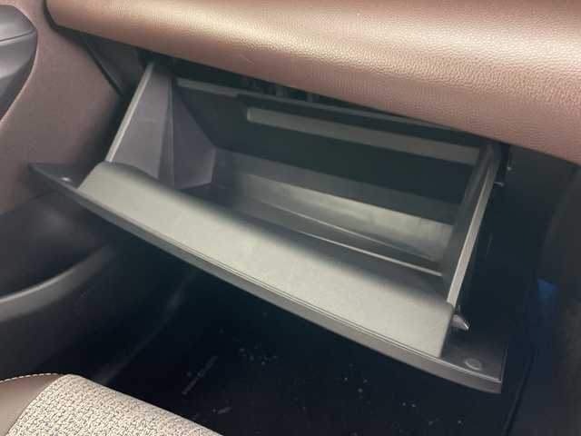 トヨタ ヤリスクロス ハイブリッド Z 道央・札幌 2021(令3)年 3万km ダークブルーマイカM ・4WD/・寒冷地仕様/・純正ディスプレイオーディオBT・AppleCarPlay・AndoroidAuto/・バックカメラ/・レーダークルーズコントロール/・衝突軽減システム/・レーンキープアシスト/・ブラインドスポットモニター/・ダウンヒルアシストコントロール/・オートハイビーム/・AC100V電源/・ビルトインETC/・LEDヘッドライト/・ステアリングヒーター/・前席シートヒーター/・運転席パワーシート/・ハーフレザーシート/・アイドリングストップ/・純正フロアマット/・取扱説明書/・保証書/・スマートキー/・スペアキー