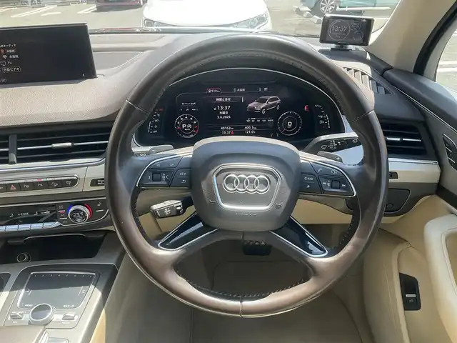 アウディ Ｑ７ 2．0TFSIクワトロ 滋賀県 2017(平29)年 5万km ディープブラックパールエフェクト 車検8年7月まで/フルタイム4WD/アウディプレセンス/クルーズコントロール/ホールドアシスト/パーキングシステム/ベージュ本革シート/純正ナビ/Bluetooth、DVD、CD、フルセグテレビ/全方位モニター、バックカメラ/ETC2.0/前席パワーシート/フロント、リアシートヒーター/パワーバックドア/コムテック360°ドライブレコーダー/社外デジタルインナーミラー/純正20インチアルミホイール/スペアキー有り/取扱説明書、保証書