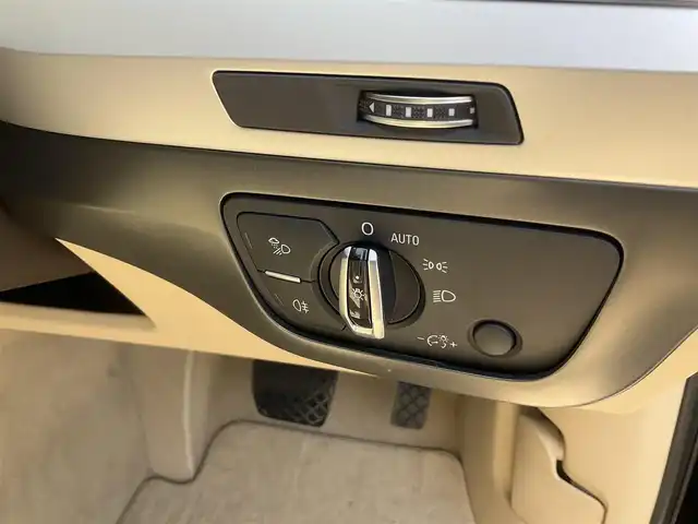 アウディ Ｑ７ 2．0TFSIクワトロ 滋賀県 2017(平29)年 5万km ディープブラックパールエフェクト 車検8年7月まで/フルタイム4WD/アウディプレセンス/クルーズコントロール/ホールドアシスト/パーキングシステム/ベージュ本革シート/純正ナビ/Bluetooth、DVD、CD、フルセグテレビ/全方位モニター、バックカメラ/ETC2.0/前席パワーシート/フロント、リアシートヒーター/パワーバックドア/コムテック360°ドライブレコーダー/社外デジタルインナーミラー/純正20インチアルミホイール/スペアキー有り/取扱説明書、保証書