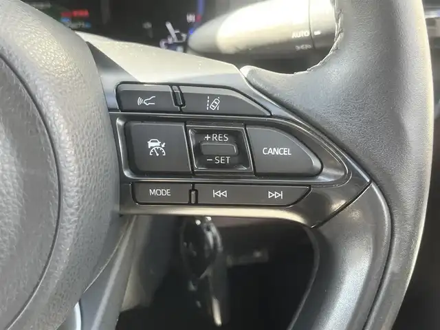 トヨタ ヤリスクロス ハイブリッド Z 島根県 2021(令3)年 2.6万km ブラックマイカ 純正ディスプレイオーディオ　/フルセグＴＶ /Bluetoothオーディオ/全方位/フロント/サイド/バックカメラ/ビルトインETC /前方ドライブレコーダー/レーダークルーズコントロール/オートハイビーム　/パワーバックドア　/ハーフレザーシート/前席シートヒーター　/運転席パワーシート/電子パーキングブレーキ/衝突軽減ブレーキ/レーンアシスト/前後コーナーセンサー/純正LEDヘッドライト/純正フロアマット/保証書・取説・スペアキー1本