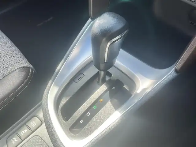 トヨタ ヤリスクロス ハイブリッド Z 島根県 2021(令3)年 2.6万km ブラックマイカ 純正ディスプレイオーディオ　/フルセグＴＶ /Bluetoothオーディオ/全方位/フロント/サイド/バックカメラ/ビルトインETC /前方ドライブレコーダー/レーダークルーズコントロール/オートハイビーム　/パワーバックドア　/ハーフレザーシート/前席シートヒーター　/運転席パワーシート/電子パーキングブレーキ/衝突軽減ブレーキ/レーンアシスト/前後コーナーセンサー/純正LEDヘッドライト/純正フロアマット/保証書・取説・スペアキー1本