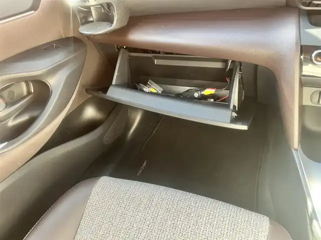 トヨタ ヤリスクロス ハイブリッド Z 島根県 2021(令3)年 2.6万km ブラックマイカ 純正ディスプレイオーディオ　/フルセグＴＶ /Bluetoothオーディオ/全方位/フロント/サイド/バックカメラ/ビルトインETC /前方ドライブレコーダー/レーダークルーズコントロール/オートハイビーム　/パワーバックドア　/ハーフレザーシート/前席シートヒーター　/運転席パワーシート/電子パーキングブレーキ/衝突軽減ブレーキ/レーンアシスト/前後コーナーセンサー/純正LEDヘッドライト/純正フロアマット/保証書・取説・スペアキー1本