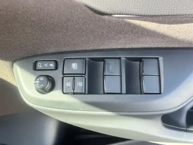 トヨタ ヤリスクロス ハイブリッド Z 島根県 2021(令3)年 2.6万km ブラックマイカ 純正ディスプレイオーディオ　/フルセグＴＶ /Bluetoothオーディオ/全方位/フロント/サイド/バックカメラ/ビルトインETC /前方ドライブレコーダー/レーダークルーズコントロール/オートハイビーム　/パワーバックドア　/ハーフレザーシート/前席シートヒーター　/運転席パワーシート/電子パーキングブレーキ/衝突軽減ブレーキ/レーンアシスト/前後コーナーセンサー/純正LEDヘッドライト/純正フロアマット/保証書・取説・スペアキー1本