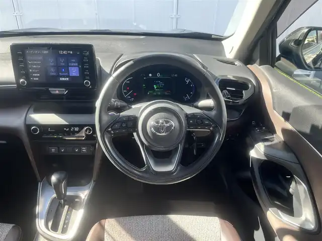 トヨタ ヤリスクロス ハイブリッド Z 島根県 2021(令3)年 2.6万km ブラックマイカ 純正ディスプレイオーディオ　/フルセグＴＶ /Bluetoothオーディオ/全方位/フロント/サイド/バックカメラ/ビルトインETC /前方ドライブレコーダー/レーダークルーズコントロール/オートハイビーム　/パワーバックドア　/ハーフレザーシート/前席シートヒーター　/運転席パワーシート/電子パーキングブレーキ/衝突軽減ブレーキ/レーンアシスト/前後コーナーセンサー/純正LEDヘッドライト/純正フロアマット/保証書・取説・スペアキー1本