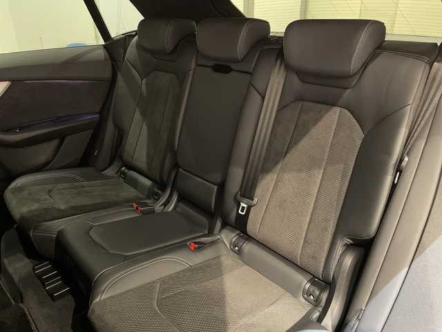 アウディ Ｑ８ 55TFSIクワトロ Sライン 新潟県 2022(令4)年 1.2万km ミトスブラックメタリック オプション/パノラマサンルーフ/コンフォートアシスタンスパッケージ/・HDマトリクスLEDヘッドライト/・LEDリヤダイナミックターンインディケーター/・パワークロージングドア/・フロントクロストラフィックアシスト/・アウディサイドアシスト/・リヤクロストラフィックアシスト/・アウディプレセンスフロント・リヤ/・アダプティブドライブアシスト/・アウディプレセンス360/ブラック Audi rings & ブラックスタイリングパッケージ（ミトスブラックM専用）/・ブラックAudi rings/・ブラックスタイリング/ブラックスタイリングパッケージ＋オプション/・ルーフレール（ブラック）/カラードブレーキキャリパーレッド/アルミホイール 5Vスポークスタースタイル ブラック/標準装備/S lineパッケージ/・S line エクステリア/・アルミホイール 5ツインアームデザイン/・アダプティブエアサスペンション スポーツ/・スポーツシート（フロント）/・アルカンターラ/レザー/・ヘッドライニング ブラック/・4ゾーン デラックスオートマチックエアコンディショナー/・Bang & Olufsen 3D サウンドシステム