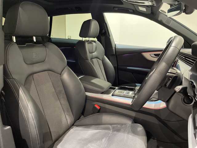 アウディ Ｑ８ 55TFSIクワトロ Sライン 新潟県 2022(令4)年 1.2万km ミトスブラックメタリック オプション/パノラマサンルーフ/コンフォートアシスタンスパッケージ/・HDマトリクスLEDヘッドライト/・LEDリヤダイナミックターンインディケーター/・パワークロージングドア/・フロントクロストラフィックアシスト/・アウディサイドアシスト/・リヤクロストラフィックアシスト/・アウディプレセンスフロント・リヤ/・アダプティブドライブアシスト/・アウディプレセンス360/ブラック Audi rings & ブラックスタイリングパッケージ（ミトスブラックM専用）/・ブラックAudi rings/・ブラックスタイリング/ブラックスタイリングパッケージ＋オプション/・ルーフレール（ブラック）/カラードブレーキキャリパーレッド/アルミホイール 5Vスポークスタースタイル ブラック/標準装備/S lineパッケージ/・S line エクステリア/・アルミホイール 5ツインアームデザイン/・アダプティブエアサスペンション スポーツ/・スポーツシート（フロント）/・アルカンターラ/レザー/・ヘッドライニング ブラック/・4ゾーン デラックスオートマチックエアコンディショナー/・Bang & Olufsen 3D サウンドシステム