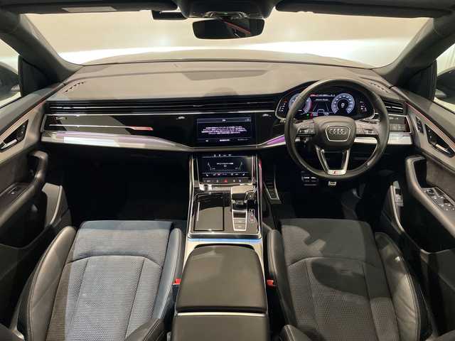 アウディ Ｑ８ 55TFSIクワトロ Sライン 新潟県 2022(令4)年 1.2万km ミトスブラックメタリック オプション/パノラマサンルーフ/コンフォートアシスタンスパッケージ/・HDマトリクスLEDヘッドライト/・LEDリヤダイナミックターンインディケーター/・パワークロージングドア/・フロントクロストラフィックアシスト/・アウディサイドアシスト/・リヤクロストラフィックアシスト/・アウディプレセンスフロント・リヤ/・アダプティブドライブアシスト/・アウディプレセンス360/ブラック Audi rings & ブラックスタイリングパッケージ（ミトスブラックM専用）/・ブラックAudi rings/・ブラックスタイリング/ブラックスタイリングパッケージ＋オプション/・ルーフレール（ブラック）/カラードブレーキキャリパーレッド/アルミホイール 5Vスポークスタースタイル ブラック/標準装備/S lineパッケージ/・S line エクステリア/・アルミホイール 5ツインアームデザイン/・アダプティブエアサスペンション スポーツ/・スポーツシート（フロント）/・アルカンターラ/レザー/・ヘッドライニング ブラック/・4ゾーン デラックスオートマチックエアコンディショナー/・Bang & Olufsen 3D サウンドシステム