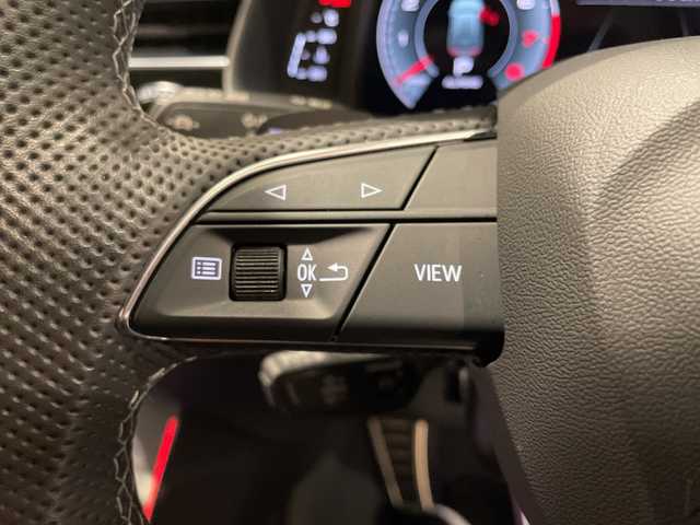 アウディ Ｑ８ 55TFSIクワトロ Sライン 新潟県 2022(令4)年 1.2万km ミトスブラックメタリック オプション/パノラマサンルーフ/コンフォートアシスタンスパッケージ/・HDマトリクスLEDヘッドライト/・LEDリヤダイナミックターンインディケーター/・パワークロージングドア/・フロントクロストラフィックアシスト/・アウディサイドアシスト/・リヤクロストラフィックアシスト/・アウディプレセンスフロント・リヤ/・アダプティブドライブアシスト/・アウディプレセンス360/ブラック Audi rings & ブラックスタイリングパッケージ（ミトスブラックM専用）/・ブラックAudi rings/・ブラックスタイリング/ブラックスタイリングパッケージ＋オプション/・ルーフレール（ブラック）/カラードブレーキキャリパーレッド/アルミホイール 5Vスポークスタースタイル ブラック/標準装備/S lineパッケージ/・S line エクステリア/・アルミホイール 5ツインアームデザイン/・アダプティブエアサスペンション スポーツ/・スポーツシート（フロント）/・アルカンターラ/レザー/・ヘッドライニング ブラック/・4ゾーン デラックスオートマチックエアコンディショナー/・Bang & Olufsen 3D サウンドシステム