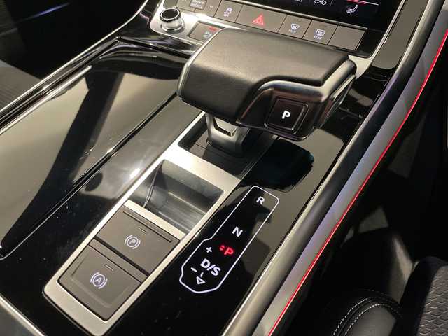 アウディ Ｑ８ 55TFSIクワトロ Sライン 新潟県 2022(令4)年 1.2万km ミトスブラックメタリック オプション/パノラマサンルーフ/コンフォートアシスタンスパッケージ/・HDマトリクスLEDヘッドライト/・LEDリヤダイナミックターンインディケーター/・パワークロージングドア/・フロントクロストラフィックアシスト/・アウディサイドアシスト/・リヤクロストラフィックアシスト/・アウディプレセンスフロント・リヤ/・アダプティブドライブアシスト/・アウディプレセンス360/ブラック Audi rings & ブラックスタイリングパッケージ（ミトスブラックM専用）/・ブラックAudi rings/・ブラックスタイリング/ブラックスタイリングパッケージ＋オプション/・ルーフレール（ブラック）/カラードブレーキキャリパーレッド/アルミホイール 5Vスポークスタースタイル ブラック/標準装備/S lineパッケージ/・S line エクステリア/・アルミホイール 5ツインアームデザイン/・アダプティブエアサスペンション スポーツ/・スポーツシート（フロント）/・アルカンターラ/レザー/・ヘッドライニング ブラック/・4ゾーン デラックスオートマチックエアコンディショナー/・Bang & Olufsen 3D サウンドシステム