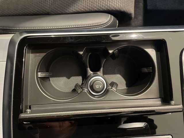 アウディ Ｑ８ 55TFSIクワトロ Sライン 新潟県 2022(令4)年 1.2万km ミトスブラックメタリック オプション/パノラマサンルーフ/コンフォートアシスタンスパッケージ/・HDマトリクスLEDヘッドライト/・LEDリヤダイナミックターンインディケーター/・パワークロージングドア/・フロントクロストラフィックアシスト/・アウディサイドアシスト/・リヤクロストラフィックアシスト/・アウディプレセンスフロント・リヤ/・アダプティブドライブアシスト/・アウディプレセンス360/ブラック Audi rings & ブラックスタイリングパッケージ（ミトスブラックM専用）/・ブラックAudi rings/・ブラックスタイリング/ブラックスタイリングパッケージ＋オプション/・ルーフレール（ブラック）/カラードブレーキキャリパーレッド/アルミホイール 5Vスポークスタースタイル ブラック/標準装備/S lineパッケージ/・S line エクステリア/・アルミホイール 5ツインアームデザイン/・アダプティブエアサスペンション スポーツ/・スポーツシート（フロント）/・アルカンターラ/レザー/・ヘッドライニング ブラック/・4ゾーン デラックスオートマチックエアコンディショナー/・Bang & Olufsen 3D サウンドシステム