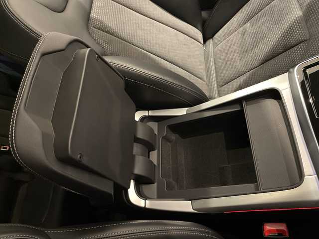 アウディ Ｑ８ 55TFSIクワトロ Sライン 新潟県 2022(令4)年 1.2万km ミトスブラックメタリック オプション/パノラマサンルーフ/コンフォートアシスタンスパッケージ/・HDマトリクスLEDヘッドライト/・LEDリヤダイナミックターンインディケーター/・パワークロージングドア/・フロントクロストラフィックアシスト/・アウディサイドアシスト/・リヤクロストラフィックアシスト/・アウディプレセンスフロント・リヤ/・アダプティブドライブアシスト/・アウディプレセンス360/ブラック Audi rings & ブラックスタイリングパッケージ（ミトスブラックM専用）/・ブラックAudi rings/・ブラックスタイリング/ブラックスタイリングパッケージ＋オプション/・ルーフレール（ブラック）/カラードブレーキキャリパーレッド/アルミホイール 5Vスポークスタースタイル ブラック/標準装備/S lineパッケージ/・S line エクステリア/・アルミホイール 5ツインアームデザイン/・アダプティブエアサスペンション スポーツ/・スポーツシート（フロント）/・アルカンターラ/レザー/・ヘッドライニング ブラック/・4ゾーン デラックスオートマチックエアコンディショナー/・Bang & Olufsen 3D サウンドシステム