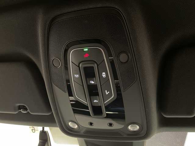 アウディ Ｑ８ 55TFSIクワトロ Sライン 新潟県 2022(令4)年 1.2万km ミトスブラックメタリック オプション/パノラマサンルーフ/コンフォートアシスタンスパッケージ/・HDマトリクスLEDヘッドライト/・LEDリヤダイナミックターンインディケーター/・パワークロージングドア/・フロントクロストラフィックアシスト/・アウディサイドアシスト/・リヤクロストラフィックアシスト/・アウディプレセンスフロント・リヤ/・アダプティブドライブアシスト/・アウディプレセンス360/ブラック Audi rings & ブラックスタイリングパッケージ（ミトスブラックM専用）/・ブラックAudi rings/・ブラックスタイリング/ブラックスタイリングパッケージ＋オプション/・ルーフレール（ブラック）/カラードブレーキキャリパーレッド/アルミホイール 5Vスポークスタースタイル ブラック/標準装備/S lineパッケージ/・S line エクステリア/・アルミホイール 5ツインアームデザイン/・アダプティブエアサスペンション スポーツ/・スポーツシート（フロント）/・アルカンターラ/レザー/・ヘッドライニング ブラック/・4ゾーン デラックスオートマチックエアコンディショナー/・Bang & Olufsen 3D サウンドシステム