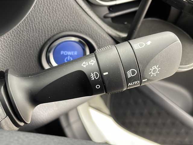 トヨタ Ｃ－ＨＲ G モード ネロ セーフティプラス 鹿児島県 2020(令2)年 2.8万km ホワイトパールクリスタルシャイン 純正ディスプレイオーディオ/トヨタセーフティセンス/Bluetoothオーディオ/純正フロアマット/純正アルミホイール/オートブレーキホールド/全方位カメラ/レーダークルーズコントロール/社外ドラレコ/DNシートヒーター/ハーフレザーシート/スペアキー/取り扱い説明書/記録簿/保証書