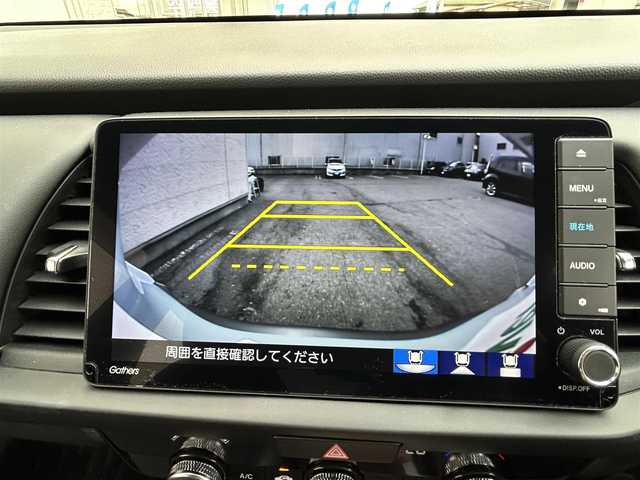 ホンダ フィット e:HEVクロスター 大阪府 2023(令5)年 0.6万km フィヨルドミストパール ワンオーナー/純正8インチナビ(BT/CD)/レーダークルーズコントロール/フロントカメラ/バックモニター/レーンキープアシスト/衝突被害軽減システム/横滑り防止装置/前後コーナーセンサー/ハーフレザーシート/純正フロアマット/純正１６インチAW/ルーフレール/ETC/取扱説明書/保証書/スペアキー　あり