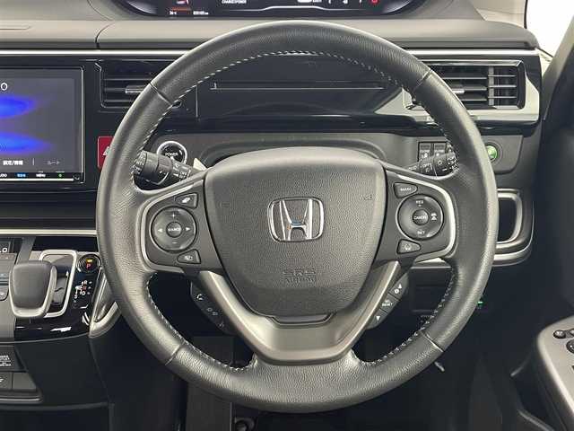 ホンダ ステップワゴン スパーダ eHEV G EXホンダS 大分県 2020(令2)年 3.5万km パール 純正ディーラーナビ(VXM-197VFNi)/・Bluetooth・フルセグTV・DISC/バックカメラ/両側パワースライドドア/フロアマット/レーダークルーズコントロール/ステアリングリモコン/後席フリップダウンモニター/ETC/ハーフレザーシート/カーテンエアバック/プッシュスタート/USB端子/スマートキー/オートライト/保証書/取説