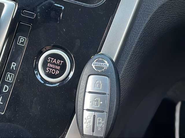 日産 セレナ ハイウェイスター 山口県 2017(平29)年 10.8万km アズライトブルー ワンオーナー/純正SDナビ　【MM316D-W】/・Bluetooth接続/・DVD再生機能有/・フルセグTV/バックカメラ/・車線逸脱警報/・ふらつき警報/・エマージェンシーブレーキ/・踏み間違い衝突防止アシスト/・クルーズコントロール/スマートキー/プッシュスタート/スペアキー1本/USB入力端子/両側パワースライドドア/ドアバイザー/ウィンカーミラー/保証書/取扱説明書