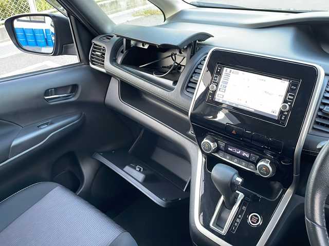 日産 セレナ ハイウェイスター 山口県 2017(平29)年 10.8万km アズライトブルー ワンオーナー/純正SDナビ　【MM316D-W】/・Bluetooth接続/・DVD再生機能有/・フルセグTV/バックカメラ/・車線逸脱警報/・ふらつき警報/・エマージェンシーブレーキ/・踏み間違い衝突防止アシスト/・クルーズコントロール/スマートキー/プッシュスタート/スペアキー1本/USB入力端子/両側パワースライドドア/ドアバイザー/ウィンカーミラー/保証書/取扱説明書