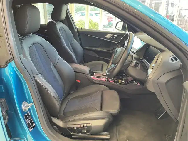 ＢＭＷ ＢＭＷ ２１８ｄ 埼玉県 2021(令3)年 1.4万km ライトブルー インテリジェントセーフティー/純正メーカーナビ/　BT/ミラーリング/USBポート/バックカメラ/レーダークルーズコントロール/パワーシート/メモリーシート/LEDオートライト/ブラインドスポットモニター/ステアリングリモコン/ETC/スマートキー/禁煙車
