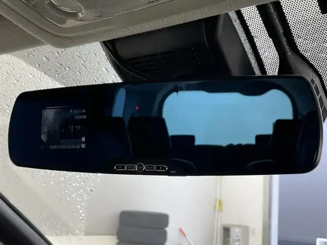 トヨタ ヴォクシー ハイブリッド ZS 滋賀県 2016(平28)年 6.6万km ホワイトパールクリスタルシャイン 純正10インチナビ/Bluetooth/CD/DVD/フルセグTV/フリップダウンモニター/バックカメラ/片側パワースライドドア/デジタルインナーミラー/LEDヘッドライト/オートハイビーム/純正16インチアルミホイール/ドライブレコーダー/ETC