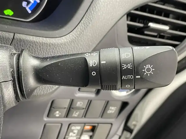 トヨタ ヴォクシー ハイブリッド ZS 滋賀県 2016(平28)年 6.6万km ホワイトパールクリスタルシャイン 純正10インチナビ/Bluetooth/CD/DVD/フルセグTV/フリップダウンモニター/バックカメラ/片側パワースライドドア/デジタルインナーミラー/LEDヘッドライト/オートハイビーム/純正16インチアルミホイール/ドライブレコーダー/ETC