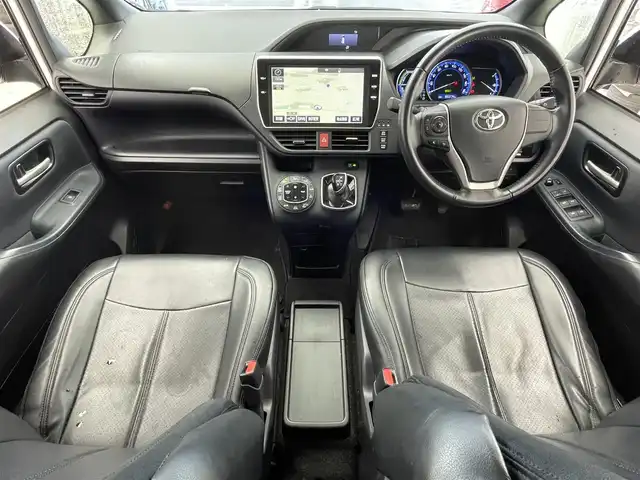 トヨタ ヴォクシー ハイブリッド ZS 滋賀県 2016(平28)年 6.6万km ホワイトパールクリスタルシャイン 純正10インチナビ/Bluetooth/CD/DVD/フルセグTV/フリップダウンモニター/バックカメラ/片側パワースライドドア/デジタルインナーミラー/LEDヘッドライト/オートハイビーム/純正16インチアルミホイール/ドライブレコーダー/ETC