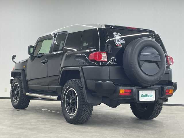 トヨタ ＦＪクルーザー ブラックカラーパッケージ 長崎県 2015(平27)年 10.1万km ブラック/ホワイト 4WD/純正メモリナビ/（フルセグ/CD/DVD/BT）/バックカメラ/JAOSステップ/JAOSフロントバンパー/クルーズコントロール/コーナーセンサー（後方）/ETC/純正17インチアルミホイール/社外フロアマット/ハロゲンヘッドライト/フォグライト/取扱説明書/保証書