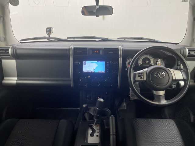 トヨタ ＦＪクルーザー ブラックカラーパッケージ 長崎県 2015(平27)年 10.1万km ブラック/ホワイト 4WD/純正メモリナビ/（フルセグ/CD/DVD/BT）/バックカメラ/JAOSステップ/JAOSフロントバンパー/クルーズコントロール/コーナーセンサー（後方）/ETC/純正17インチアルミホイール/社外フロアマット/ハロゲンヘッドライト/フォグライト/取扱説明書/保証書