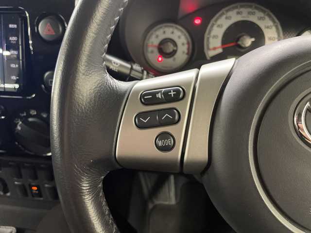 トヨタ ＦＪクルーザー ブラックカラーパッケージ 長崎県 2015(平27)年 10.1万km ブラック/ホワイト 4WD/純正メモリナビ/（フルセグ/CD/DVD/BT）/バックカメラ/JAOSステップ/JAOSフロントバンパー/クルーズコントロール/コーナーセンサー（後方）/ETC/純正17インチアルミホイール/社外フロアマット/ハロゲンヘッドライト/フォグライト/取扱説明書/保証書