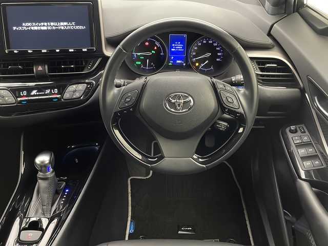 トヨタ Ｃ－ＨＲ G モード ネロ 宮崎県 2019(平31)年 2.8万km ホワイトパールクリスタルシャイン 〇禁煙車/〇純正ナビ【NSZT-Y68T】/〇BT/フルセグTV/CD/DVD/〇バックカメラ/〇Toyota Safety Sense P/〇ACC/〇純正ブラック18インチAW/〇シートヒーター(D/N)/〇ブラインドスポットモニター/〇前後ドライブレコーダー/〇LEDヘッドライト/〇オートライト/〇オートハイビーム/〇プッシュスタート/〇スマートキー×2/〇電格ミラー/〇ステアリングスイッチ/〇前後コーナーセンサー/〇オートホールド