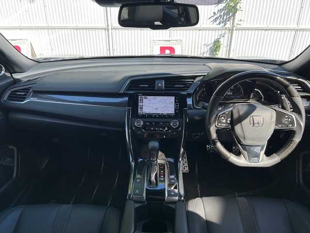 ホンダ シビック ハッチバック 茨城県 2020(令2)年 1.4万km ソニックグレーパール ワンオーナー/ホンダセンシング/サンルーフ/ACC（アクティブクルーズコントロール）/LKAS（車線維持支援システム）/ETC2.0/純正インターナビ【CD/DVD/BT/フルセグ】/バックカメラ/ドライブレコーダー/スタッドレスタイヤタイヤ純正AW積込/【215/50/17】/純正部品積込/　・リアループスポイラー/　・テールランプ/　・サイドマーカー/　・ドアミラーカバー/保証書/取扱説明書/スマートスペアキー×1
