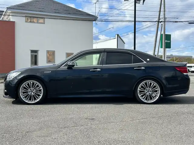 トヨタ クラウン ハイブリッド アスリートS 道央・札幌 2013(平25)年 11.1万km プレシャスブラックパール ４WD/寒冷地仕様/純正メーカーナビ/CD/DVD/BT/フルセグ/社外20アルミ/横滑り防止装置/レーダークルーズコントロール/クリアランスソナー/バックカメラ/ビルトインETC/ドライブレコーダー/EVMODE/ワイパーデアイサー/前席パワーシート/前席シートヒーター/ハンドルヒーター/ステアリングリモコン/MTモード付AT/プッシュスタート/スマートキー/HIDヘッドライト/オートライト/フォグランプ/電動格納ミラー/ヒーテッドドアミラー/ウィンカーミラー/純正フロアマット/ドアバイザー