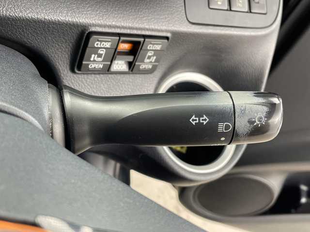 トヨタ シエンタ G 鹿児島県 2016(平28)年 9.5万km ブラックマイカ 社外SDナビ/(CD/DVD/AM/FM/ワンセグTV)/ワンオーナー/スペアキー/トヨタセーフティセンス/レーンキープアシスト/オートマチックハイビーム/衝突軽減ブレーキ/両側パワースライドドア/前席シートヒーター/ETC/純正フロアマット/純正LEDヘッドライト/プッシュスタート/保証書