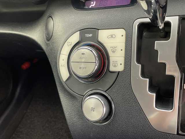 トヨタ シエンタ G 鹿児島県 2016(平28)年 9.5万km ブラックマイカ 社外SDナビ/(CD/DVD/AM/FM/ワンセグTV)/ワンオーナー/スペアキー/トヨタセーフティセンス/レーンキープアシスト/オートマチックハイビーム/衝突軽減ブレーキ/両側パワースライドドア/前席シートヒーター/ETC/純正フロアマット/純正LEDヘッドライト/プッシュスタート/保証書