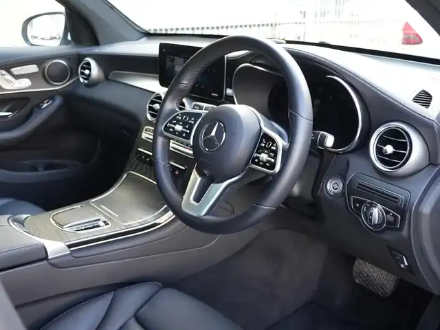 メルセデス・ベンツ ＧＬＣ２２０ d 4マチック スポーツラインED 静岡県 2021(令3)年 3.2万km ダイヤモンドホワイト パノラマサンルーフ/アルティコブラックレザーシートシートヒーター/前席メモリーパワーシート/MBUXナビフルセグTVBluetooth全方位カメラ/ワイヤレス充電/エアバランス　パヒュームアトマイザー/パワーバックドア/アンビエントライト/前後ドライブレコーダー/DSRCETC
