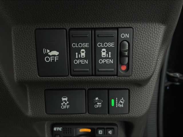 ホンダ フリード ハイブリット G ホンダセンシング 長野県 2016(平28)年 4.1万km クリスタルブラックパール ホンダセンシング/純正SDナビ /フルセグテレビ/Bluetooth/AppleCarPlay/DVD/バックカメラ　/ビルドインＥＴＣ　/両側パワースライドドア　/レーダークルーズコントロール/レーンキープアシスト　/コーナーセンサー　/オートライト/キセノンヘッドライト/ドアバイザー/ローダウン（純正サス有）