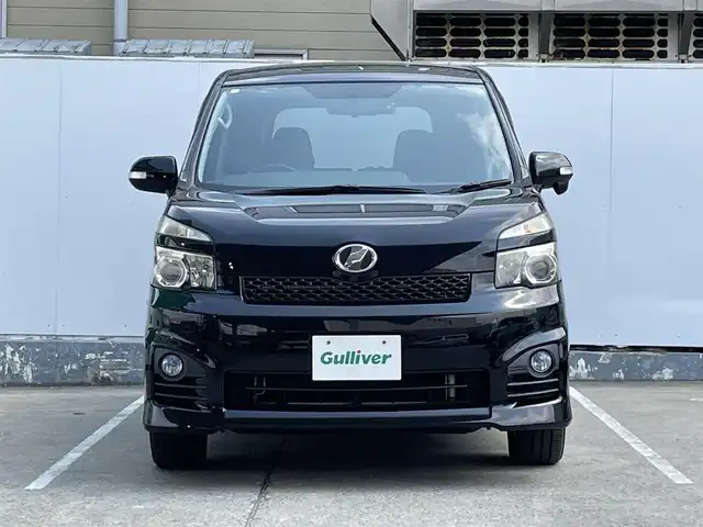 トヨタ ヴォクシー ZS 青森県 2010(平22)年 10.8万km ブラック AIS評価3.5点/4WD/ワンオーナー/純正メモリナビ/[BT/AM/FM/DVD/CD/AUX]/フルセグテレビ/バックカメラ/WAC/寒冷地仕様/両側パワースライドドア/純正AW(16インチ)/純正フロアマット/社外ドライブレコーダー/保証書/取扱説明書