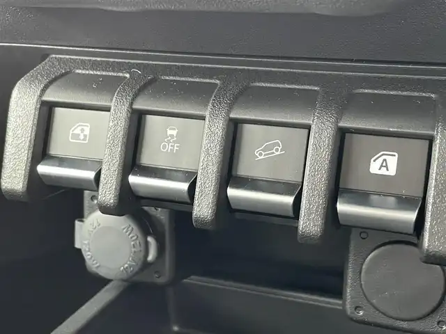 スズキ ジムニー XC 佐賀県 2025(令7)年 0.1万km ジャングルグリーン 登録時走行距離167ｋｍ/セーフティサポート/　・デュアルセンサーブレーキサポート/　・誤発信抑制機能/　・車線逸脱警報機能/　・ふらつき警報機能/　・先行車発進お知らせ機能/　・標識認識機能/　・ハイビームアシスト/ETC/フロアマット/アイドリングストップ/クルーズコントロール/LEDヘッドランプ/オートライト/ヘッドランプウォッシャー/フロントフォグランプ/純正アルミホイール/プライバシーガラス/革巻きステアリングホイール/ステアリングスイッチ/SRSエアバッグ（運転席/助手席/サイド/カーテン）/オートエアコン/スマートキー/プッシュスタート