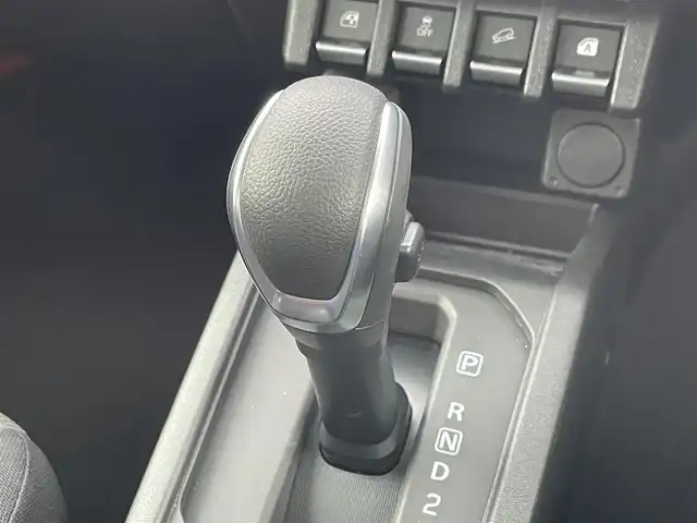 スズキ ジムニー XC 佐賀県 2025(令7)年 0.1万km ジャングルグリーン 登録時走行距離167ｋｍ/セーフティサポート/　・デュアルセンサーブレーキサポート/　・誤発信抑制機能/　・車線逸脱警報機能/　・ふらつき警報機能/　・先行車発進お知らせ機能/　・標識認識機能/　・ハイビームアシスト/ETC/フロアマット/アイドリングストップ/クルーズコントロール/LEDヘッドランプ/オートライト/ヘッドランプウォッシャー/フロントフォグランプ/純正アルミホイール/プライバシーガラス/革巻きステアリングホイール/ステアリングスイッチ/SRSエアバッグ（運転席/助手席/サイド/カーテン）/オートエアコン/スマートキー/プッシュスタート