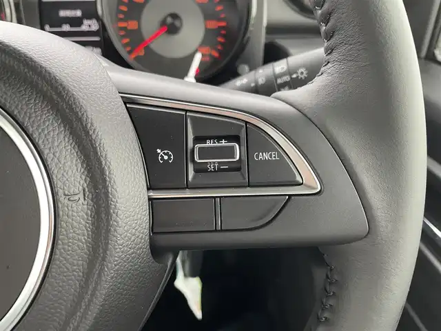 スズキ ジムニー XC 佐賀県 2025(令7)年 0.1万km ジャングルグリーン 登録時走行距離167ｋｍ/セーフティサポート/　・デュアルセンサーブレーキサポート/　・誤発信抑制機能/　・車線逸脱警報機能/　・ふらつき警報機能/　・先行車発進お知らせ機能/　・標識認識機能/　・ハイビームアシスト/ETC/フロアマット/アイドリングストップ/クルーズコントロール/LEDヘッドランプ/オートライト/ヘッドランプウォッシャー/フロントフォグランプ/純正アルミホイール/プライバシーガラス/革巻きステアリングホイール/ステアリングスイッチ/SRSエアバッグ（運転席/助手席/サイド/カーテン）/オートエアコン/スマートキー/プッシュスタート